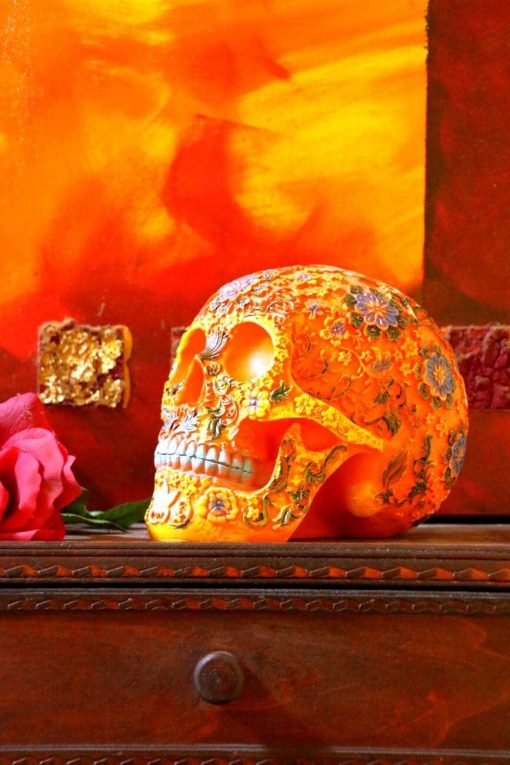 Deko Skulptur Totenkopf in Apricot - Dekoration - Wohnaccessoires - Interior