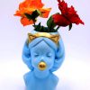 Deko Vase Mädchen Bubble-Gum Drei Figuren Frontal mit Blumen 5