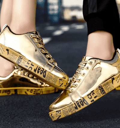 Schuhe Sneaker Gold Schrift am Fuß 5