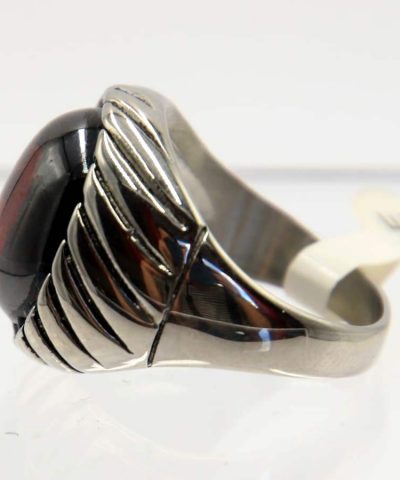 Ring Edelstahl Rot mit länglichen Rillen aus der Seitenansicht 4