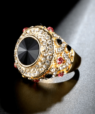 Ring goldfarben schwarzer Stein mit kleinen Strasssteinen 5