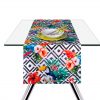 Bunter Tischläufer Tropical auf einem Tisch dekoriert