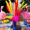 Geschirr Tischläufer Tropical dekoriert mit Vase und Flamingos.