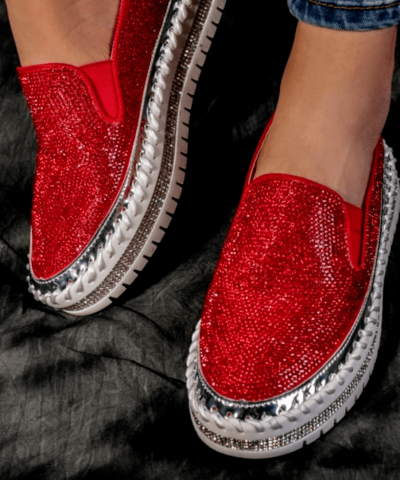 Schuhe Loafer Rot Strass angezogen betrachtet