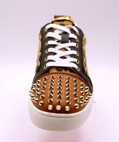 Schuhe Sneaker Leo Nieten von vorne gezeigt