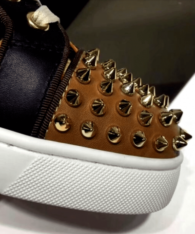 Schuhe Sneaker Leo Nieten aus der Nähe