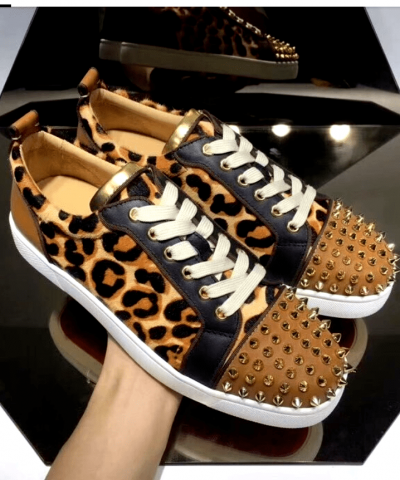 Schuhe Sneaker Leo Nieten seitlich in der Deko